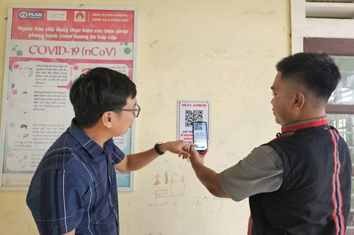 Giúp người dân vùng cao làm quen với mô hình chính quyền số