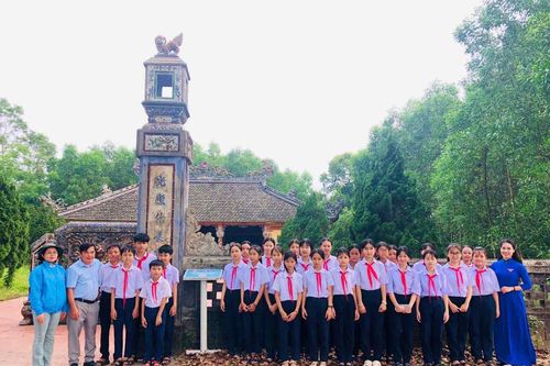 Đưa sử làng lên không gian số
