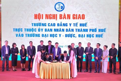 Bàn giao Trường Cao đẳng Y tế Huế vào Trường Đại học Y - Dược, Đại học Huế