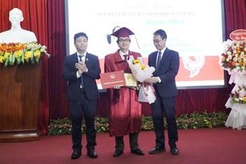 Đại học Huế trao chứng nhận đạt chuẩn chức danh giáo sư, phó giáo sư năm 2025 cho 40 nhà giáo