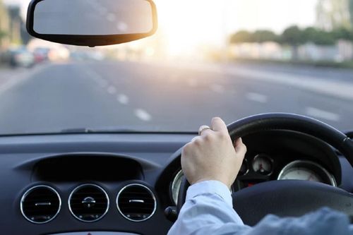 Vì sao không nên bật chế độ tuần hoàn khi chạy cao tốc?