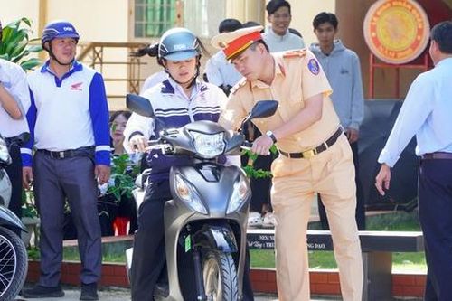 Lâm Đồng: Đẩy mạnh tuyên truyền, hướng dẫn kỹ năng lái xe gắn máy an toàn cho học sinh