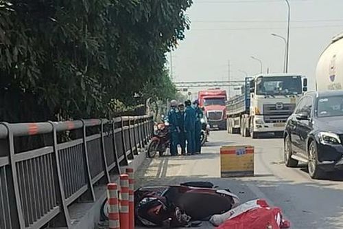 TP.HCM: Truy tìm ô tô cán thanh niên đi xe máy tử vong