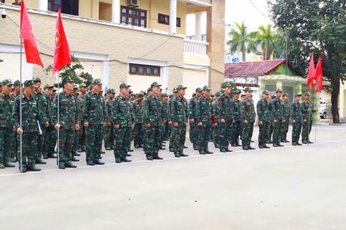 Bộ đội tại Đà Nẵng vào Đắk Lắk giúp dân dựng lại nhà sau lũ