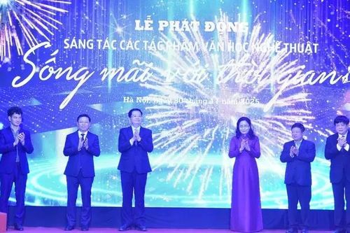 Phát động sáng tác tác phẩm 'Sống mãi với thời gian'