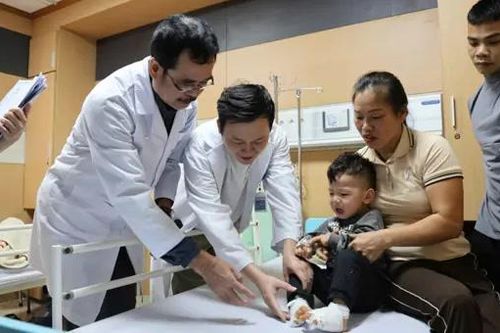 Phẫu thuật miễn phí cho trẻ em khuyết tật
