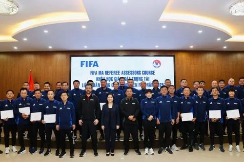 Bế mạc khóa học giám sát trọng tài LĐBĐ thành viên FIFA 2025