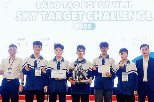 Trường THPT Chuyên Cao Bằng giành giải Nhất Cuộc thi Sáng tạo Robot mini - Sky Target Challenge 2025