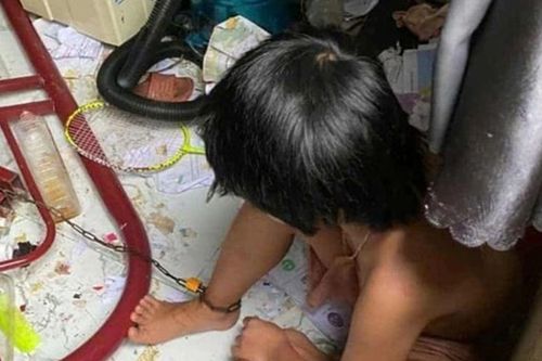 Người cha xích con trong căn phòng bẩn thỉu ở Đắk Lắk: Chủ tịch xã tiết lộ điều đau xé lòng