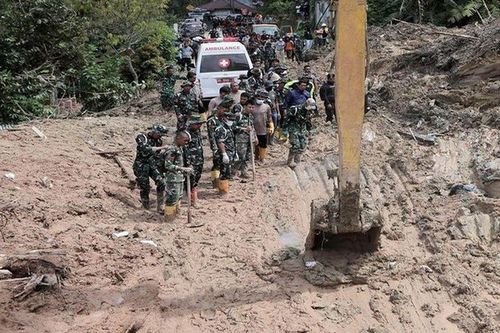 Lũ lụt, lở đất ở Indonesia: Số người thiệt mạng tăng lên 442, tình trạng trộm thức ăn diễn biến phức tạp