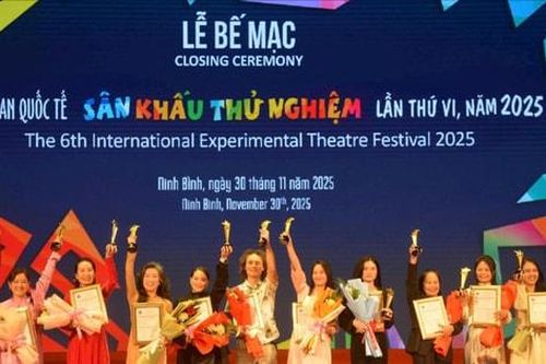 'Người đi dép cao su' và 'Đêm nay là đêm nào' giành giải Xuất sắc Liên hoan quốc tế Sân khấu thử nghiệm 2025