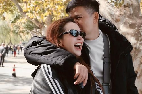 Minh Hằng tình tứ với chồng doanh nhân tại Trung Quốc