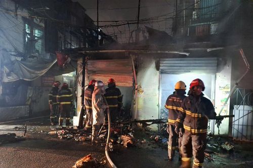 'Bẫy' cháy, nổ từ cửa hàng tạp hóa kiêm kho hàng trong nhà ống