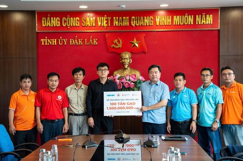 Hội Chữ thập đỏ TP Hồ Chí Minh phối hợp đem 'hơi ấm' tới bà con vùng lũ lụt
