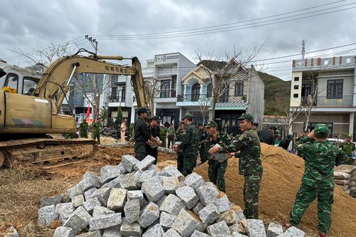 Gia Lai: Hơn 170 quân nhân hỗ trợ dựng lại 20 ngôi nhà bị sập sau mưa lũ