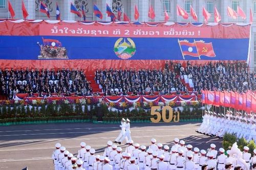 Lễ diễu binh, diễu hành chào mừng 50 năm Quốc khánh Lào
