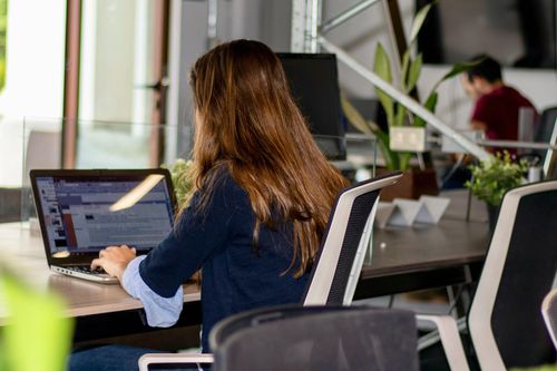 Agency TP.HCM 'biến mất' sau khi kỷ luật sinh viên ĐH Văn Lang