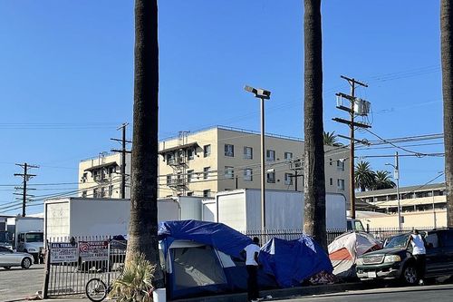 Người cao tuổi gốc Việt ở California đối mặt nguy cơ mất nhà