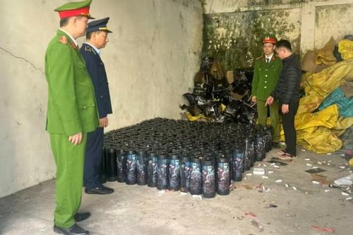 Nam thanh niên gom số lượng lớn 'khí cười' để 'khởi nghiệp'