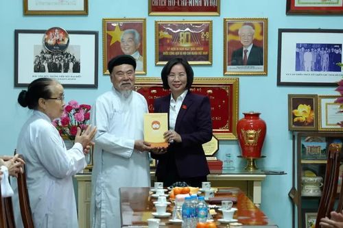Chủ tịch Ủy ban Mặt trận Tổ quốc Việt Nam TP Hà Nội thăm, chúc mừng Họ đạo Cao Đài Thủ đô Hà Nội