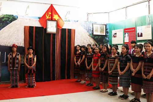 Già làng người Cơ Tu tâm huyết bảo tồn văn hóa và xóa nghèo