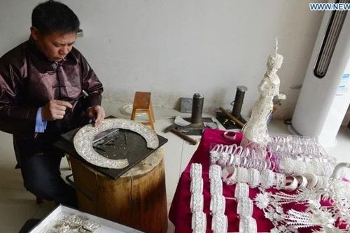 Ngày 2/12, giá bạc thế giới duy trì đà tăng mạnh