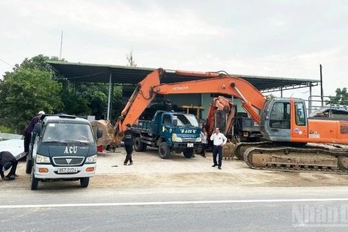 Cưỡng chế thu hồi đất thực hiện Dự án Đường đấu nối cao tốc bắc-nam với Quốc lộ 1 và Cảng biển tổng hợp Cà Ná