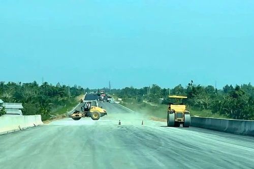 Chạy nước rút trên công trường đường cao tốc Cần Thơ-Hậu Giang