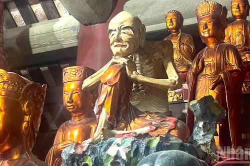 Chiêm bái pho tượng Tuyết Sơn – Báu vật gần 400 năm ở chùa Keo