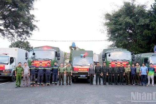 Công an tỉnh Lâm Đồng hỗ trợ hàng chục tấn rau xanh cho người dân vùng lũ Khánh Hòa