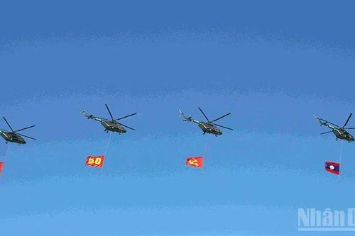 Lễ diễu binh, diễu hành chào mừng 50 năm Quốc khánh Lào