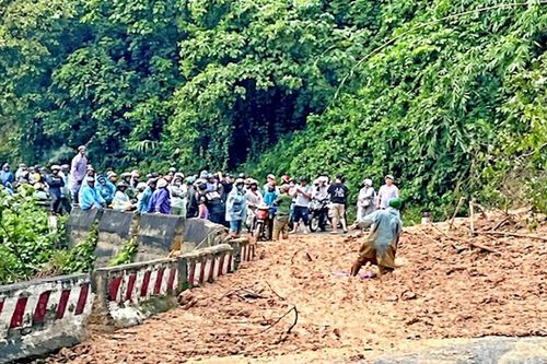 Sạt lở đèo Sông Pha, tạm cấm phương tiện lên Đà Lạt