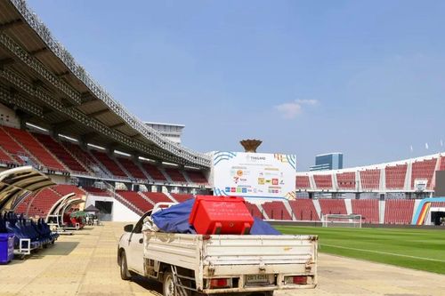 SEA Games 33: Sân Rajamangala ngổn ngang trước trận ra quân của U22 Việt Nam
