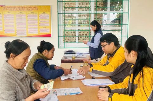 Hỗ trợ tiền mặt cho người dân bị ảnh hưởng mưa lũ tại Cao Bằng