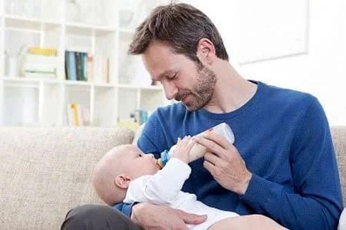 Đàn ông có thể bị trầm cảm sau khi có con