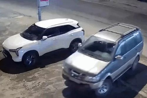 Xe máy lao tới tông vào ô tô lùi từ vỉa hè, một người nhập viện ở Lâm Đồng