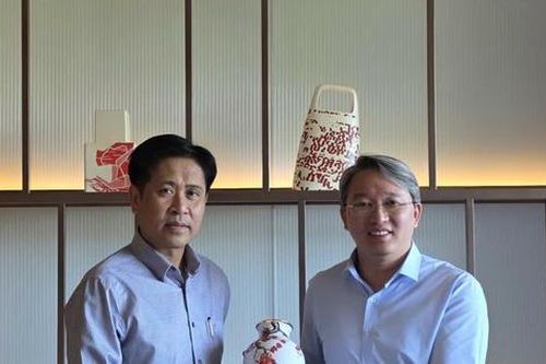 Bộ trưởng Bộ Tư pháp Việt Nam Nguyễn Hải Ninh gặp Bộ trưởng Bộ Tư pháp Lào Phây-vy SỈ BUA LỊ PHA