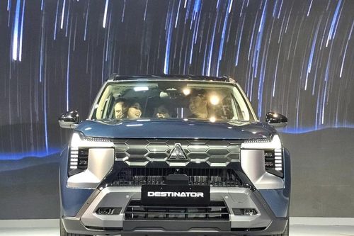 Cận cảnh mẫu SUV 7 chỗ mới của Mitsubishi tại Việt Nam