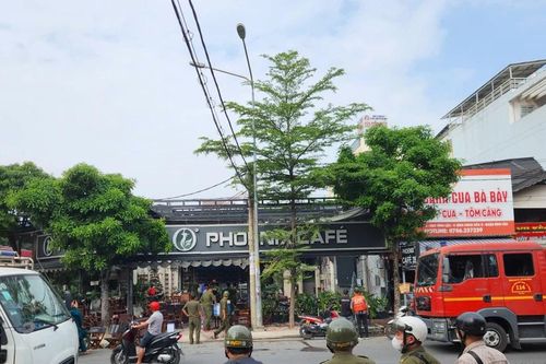 Cháy quán cà phê ở TPHCM, hàng chục người hoảng hốt tháo chạy