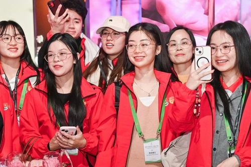 Đại biểu thanh niên Việt Nam tham quan, trải nghiệm tại địa danh nổi tiếng ở Vân Nam, Trung Quốc