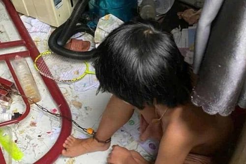 Thông tin bất ngờ vụ hai bé gái bị bố ruột nhốt, xích chân vào thành giường