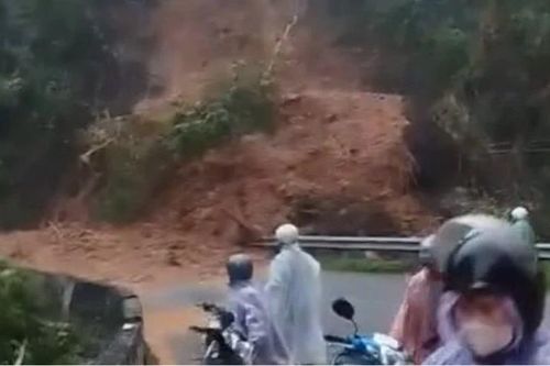 Sạt lở đèo Sông Pha