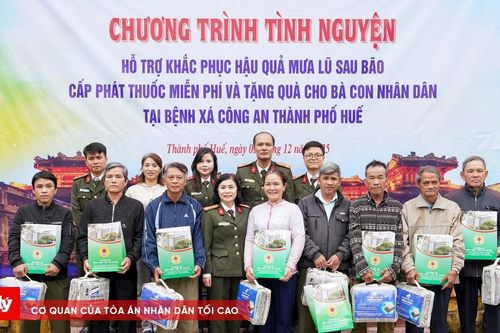 Hỗ trợ khám chữa bệnh miễn phí cho bà con Thuận Hóa sau mưa bão