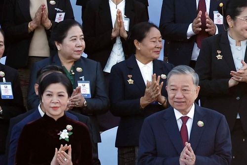 Tổng Bí thư Tô Lâm và phu nhân dự lễ kỷ niệm, diễu binh 50 năm Quốc khánh Lào