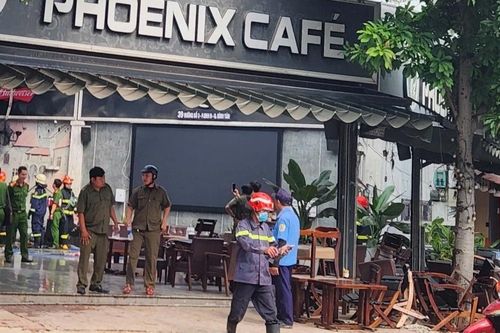 Cháy quán cà phê ở TPHCM, khách nháo nhác bỏ chạy