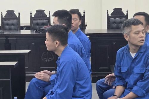 Hà Nội: Xét xử vụ cựu Đội trưởng cảnh sát và cấp dưới nhận hối lộ 300 triệu đồng