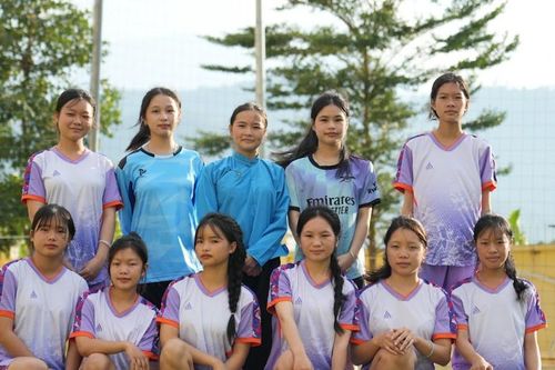 Nơi những người phụ nữ vùng cao tự tin bước ra sân cỏ