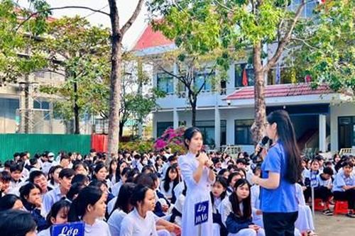 VKSND khu vực 2 – Đắk Lắk tuyên truyền pháp luật phòng chống bạo lực học đường