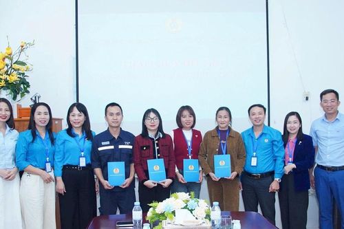 Công đoàn Nghệ An hỗ trợ cho đoàn viên bị ảnh hưởng bởi thiên tai