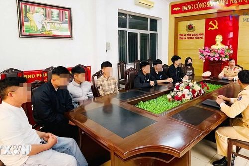 Quảng Ninh: Nhóm thanh thiếu niên bốc đầu xe môtô và livestream trên TikTok